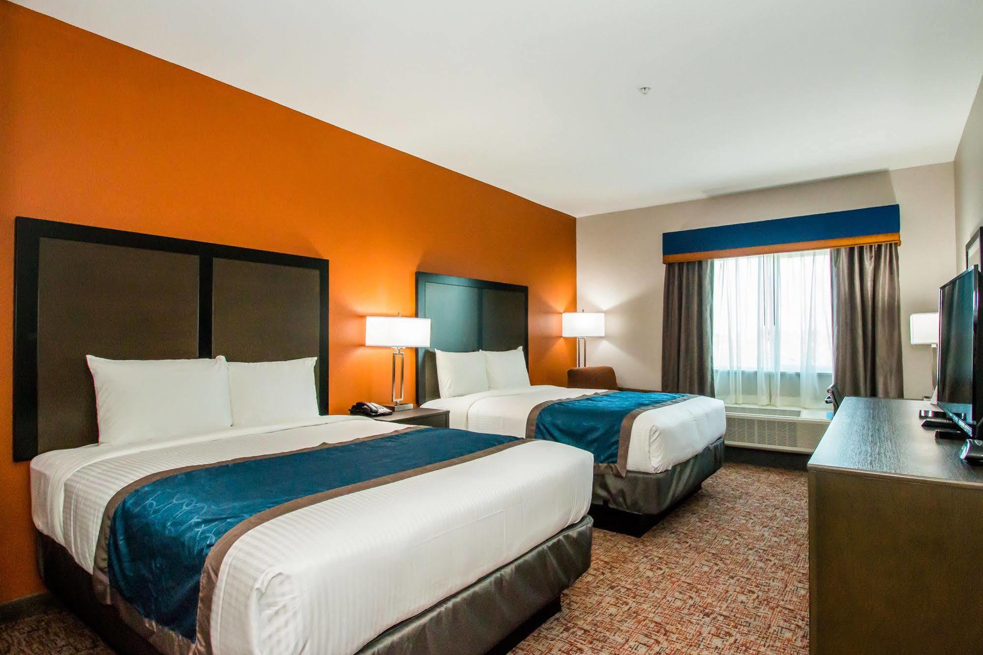 Executive Worth West Hotel